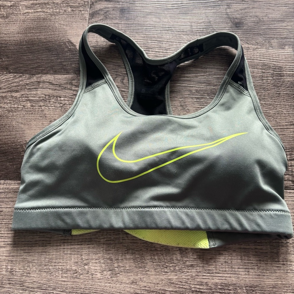 Women’s Nike Sports Bra Racerback with Removable Padding Size Small